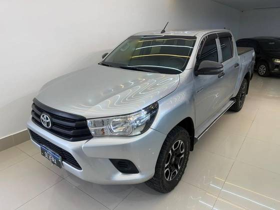 TOYOTA HILUX 2.8 SR 4X4 CD 16V DIESEL 4P AUTOMÁTICO